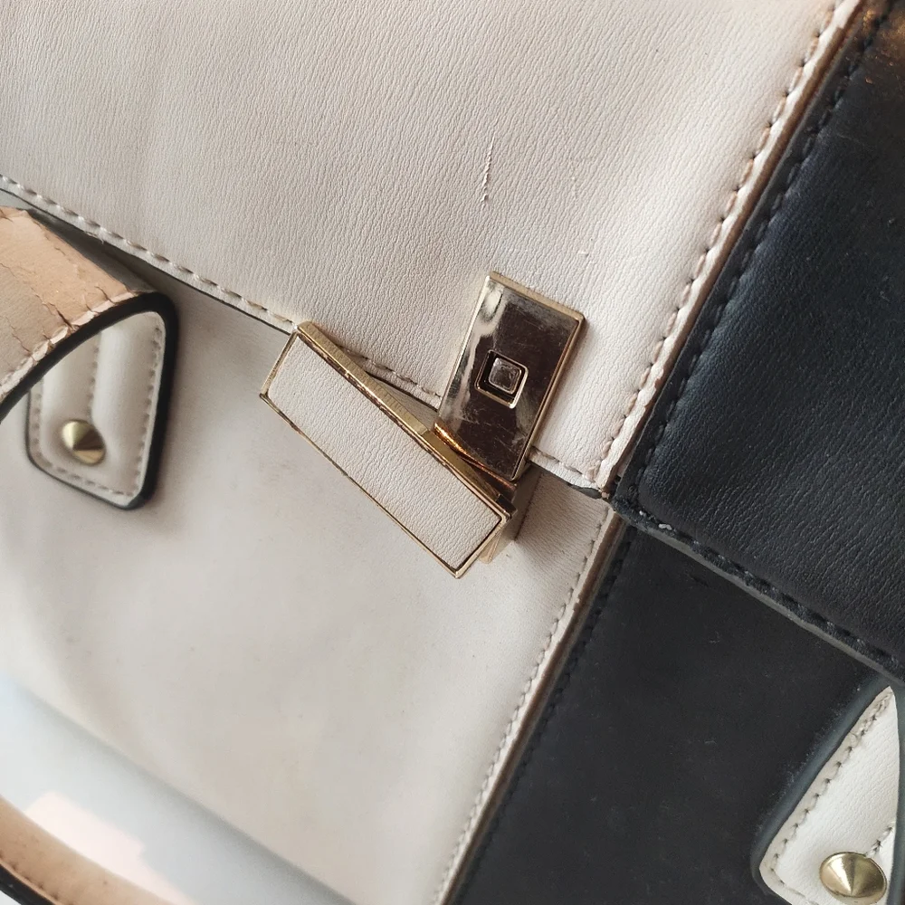 White and black spacious bag - Picture 5 of 16